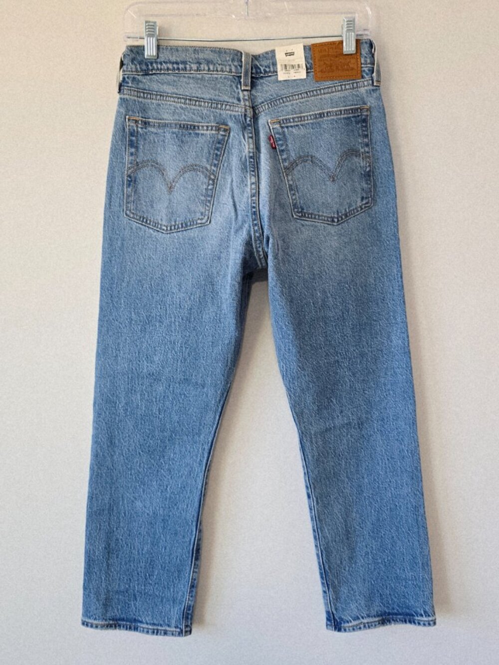 Levi's Premium Wedgie Straight Cropped Jeans 28 Light Wash NWT - Picture 2 of 9